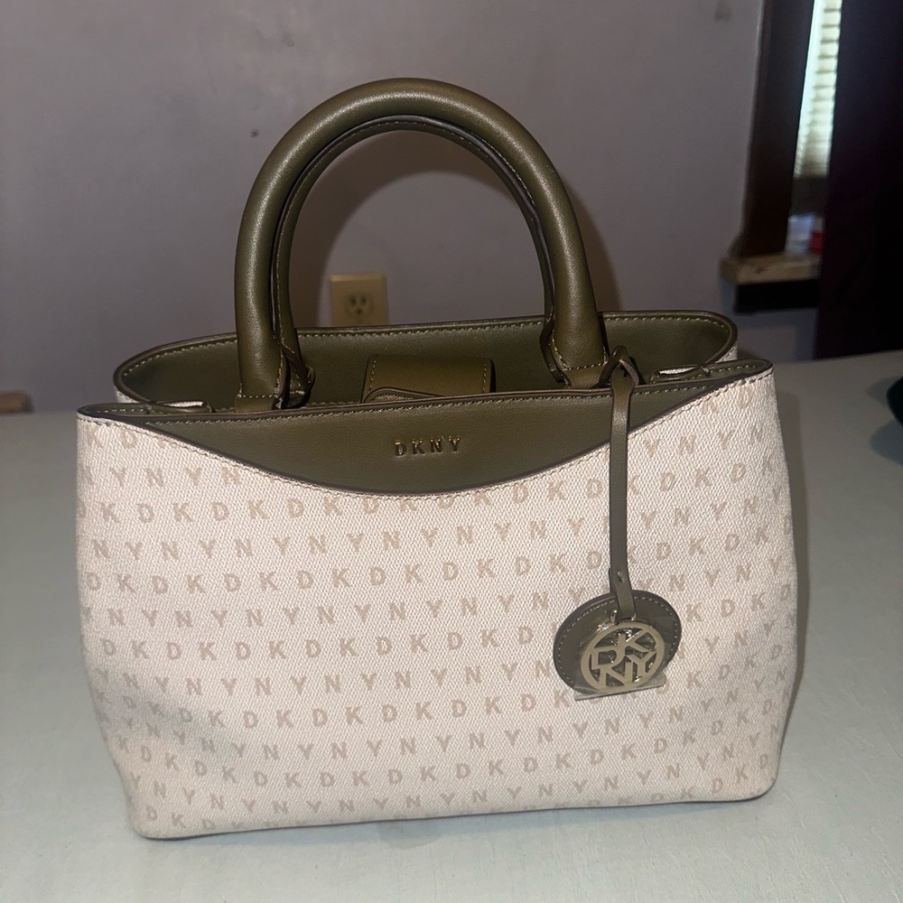 Dkny purse